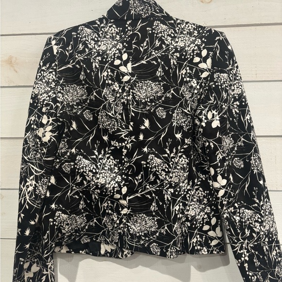 Villager Black and White Floral Blazer in size 6. Great condition! - Picture 3 of 13